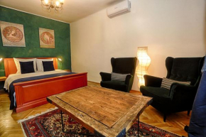 Union Square Apartment by NUX